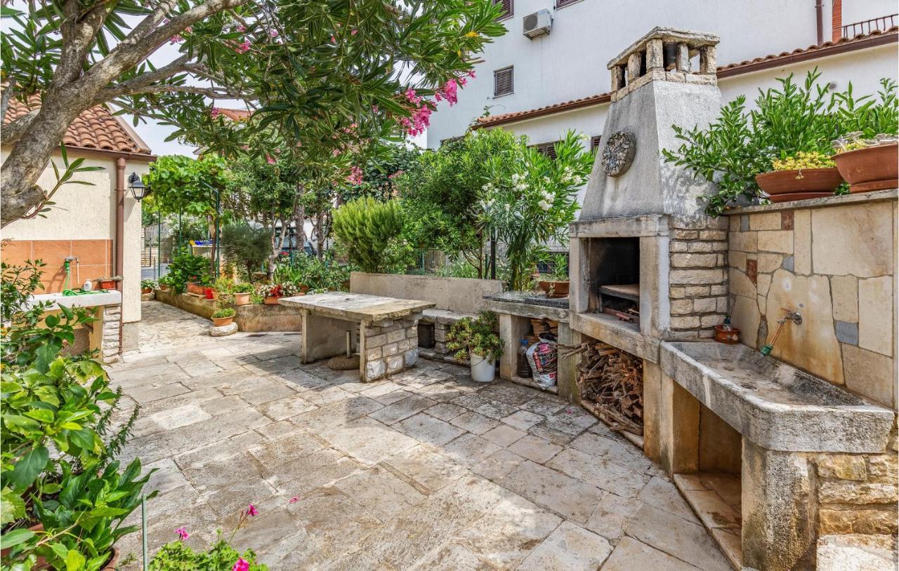 2 Bedroom Stunning Apartment In Rovinj Exterior photo